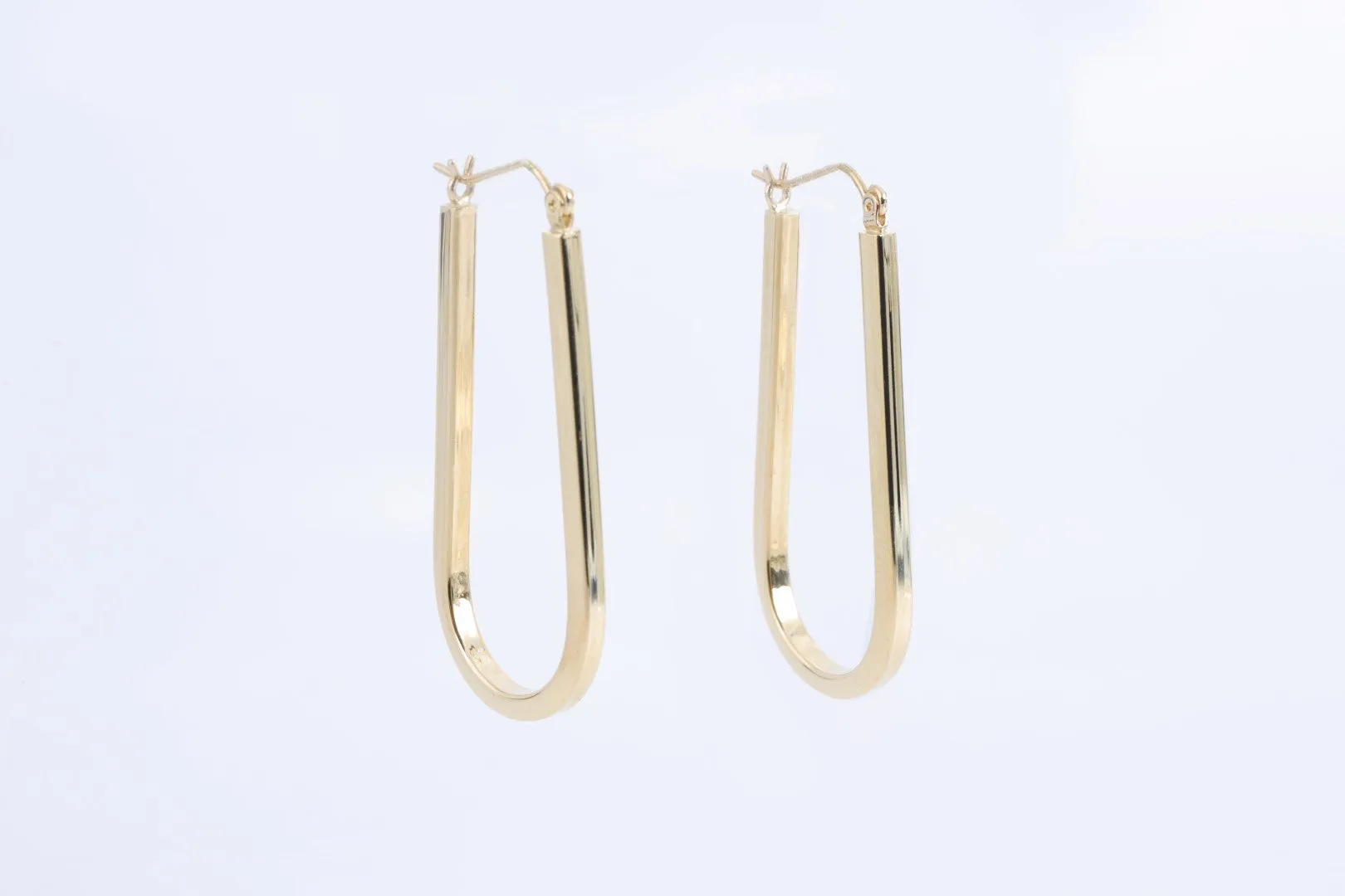 18k Yellow Gold Oval Hoop Earrings (3.68g.)