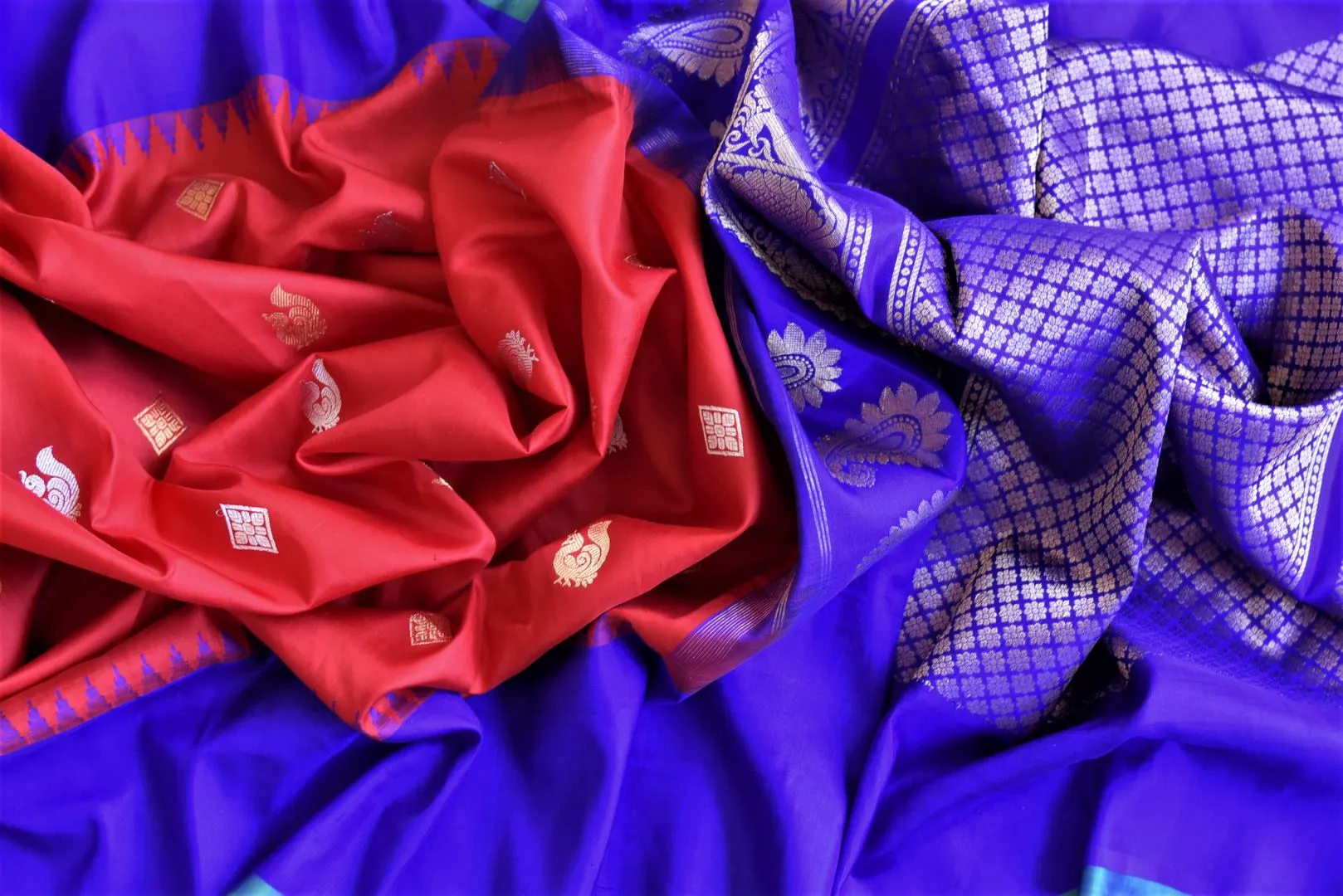 90L321 Red Gadhwal Silk Saree with Blue Border and Pallu