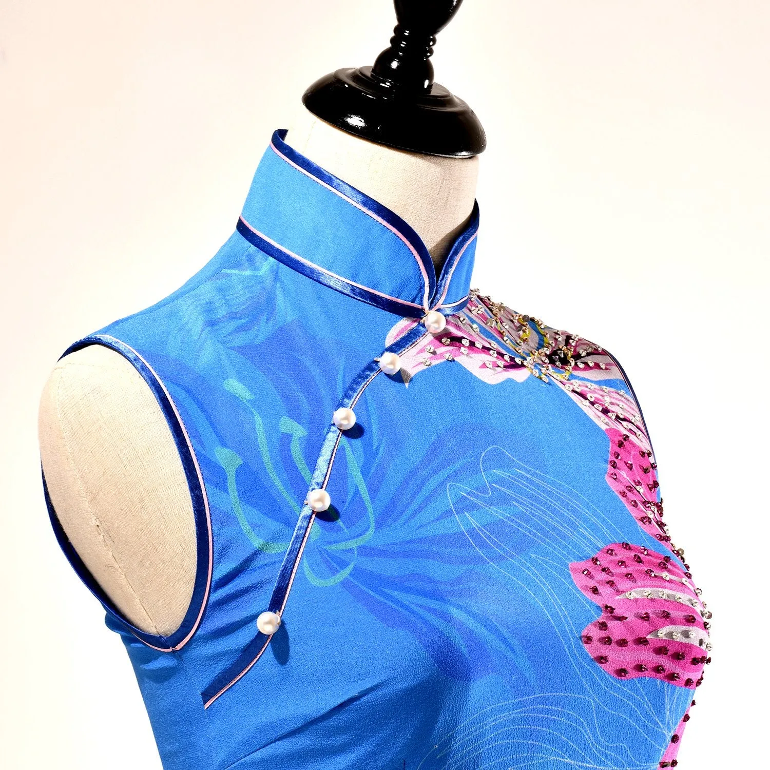 【BAUHINIA】100% Silk Crystal Cheongsam (Sleeveless)