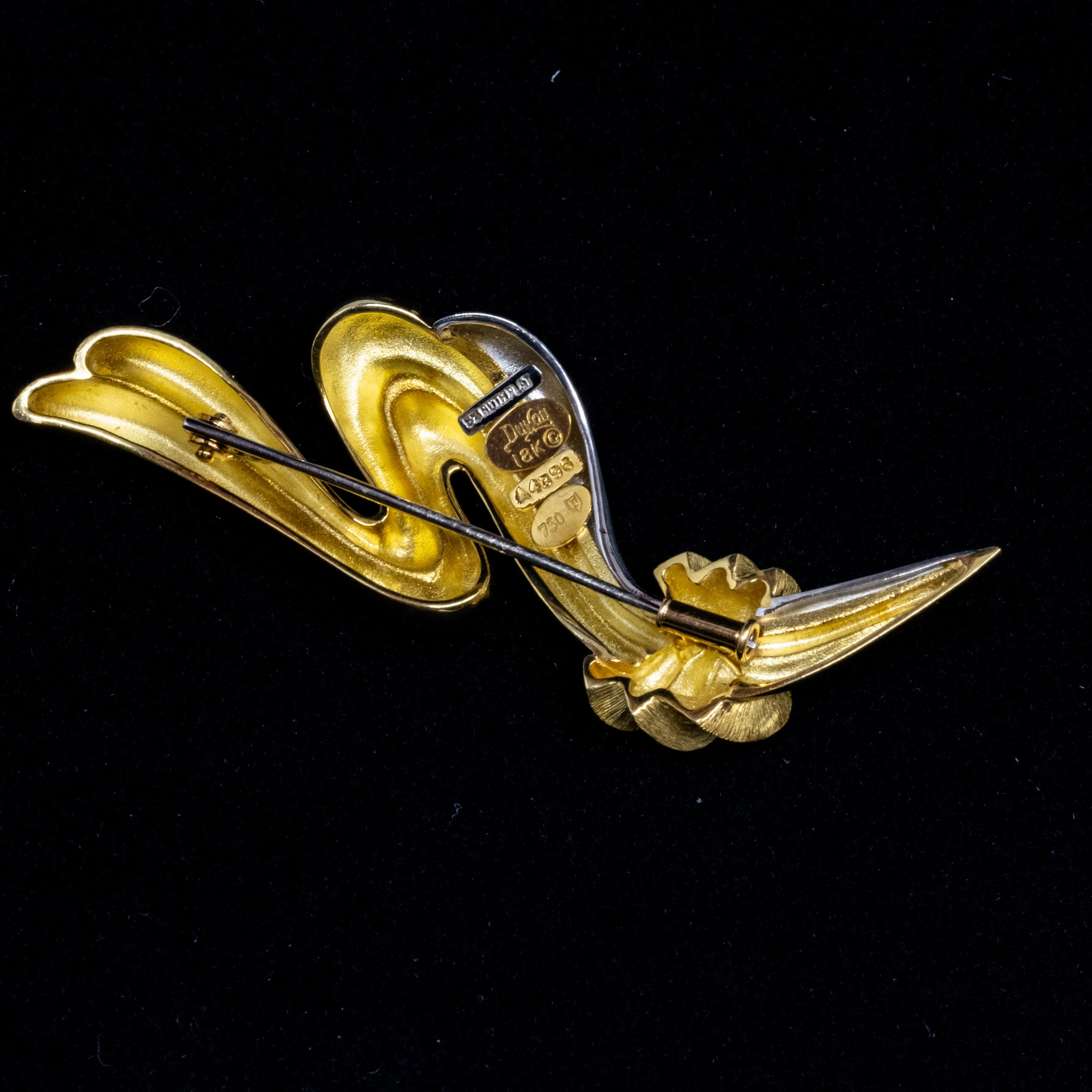 Henry Dunay 18K Gold Abstract Ribbon Form Brooch