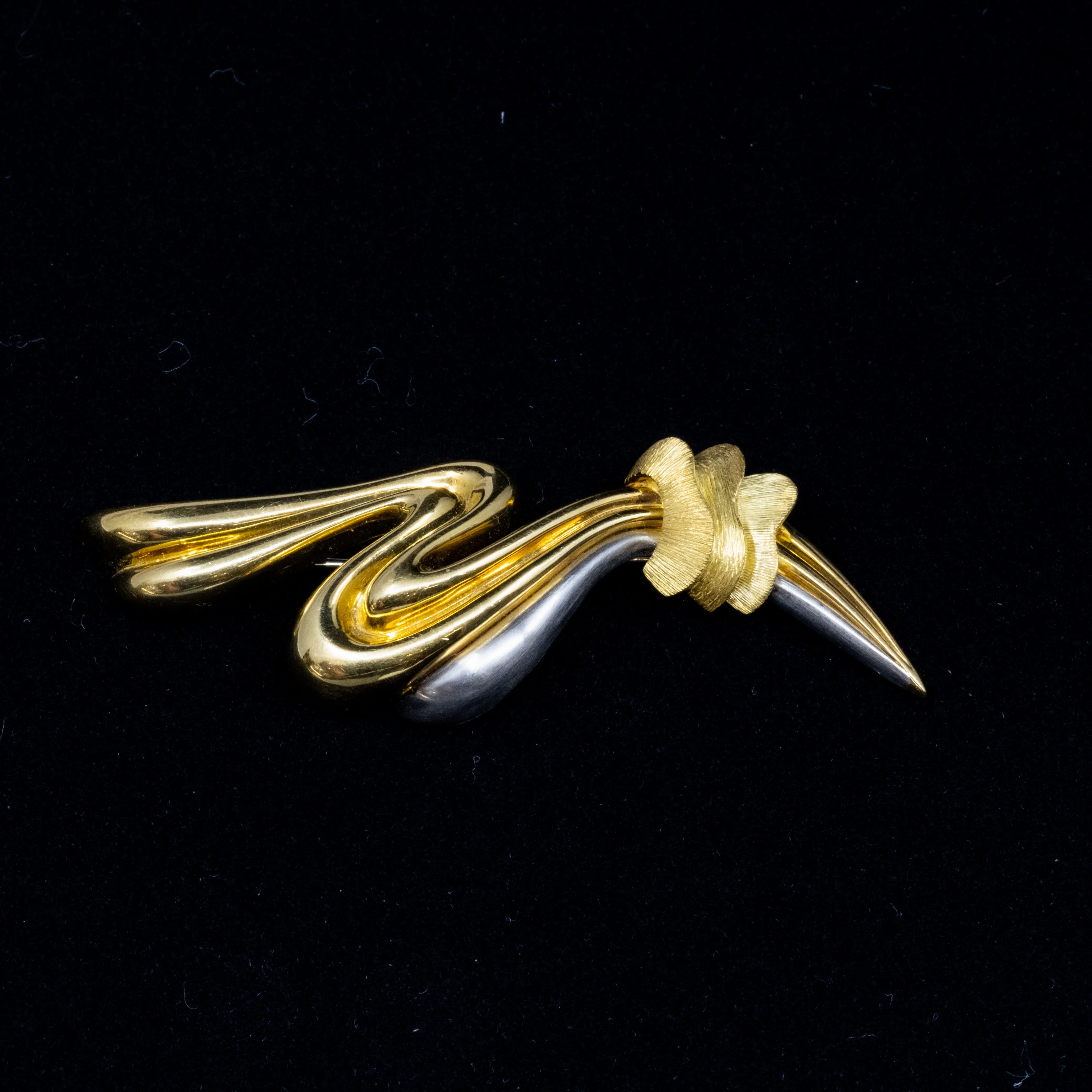 Henry Dunay 18K Gold Abstract Ribbon Form Brooch