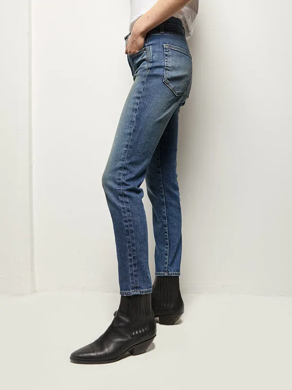 Mid Rise Jean in Classic Wash