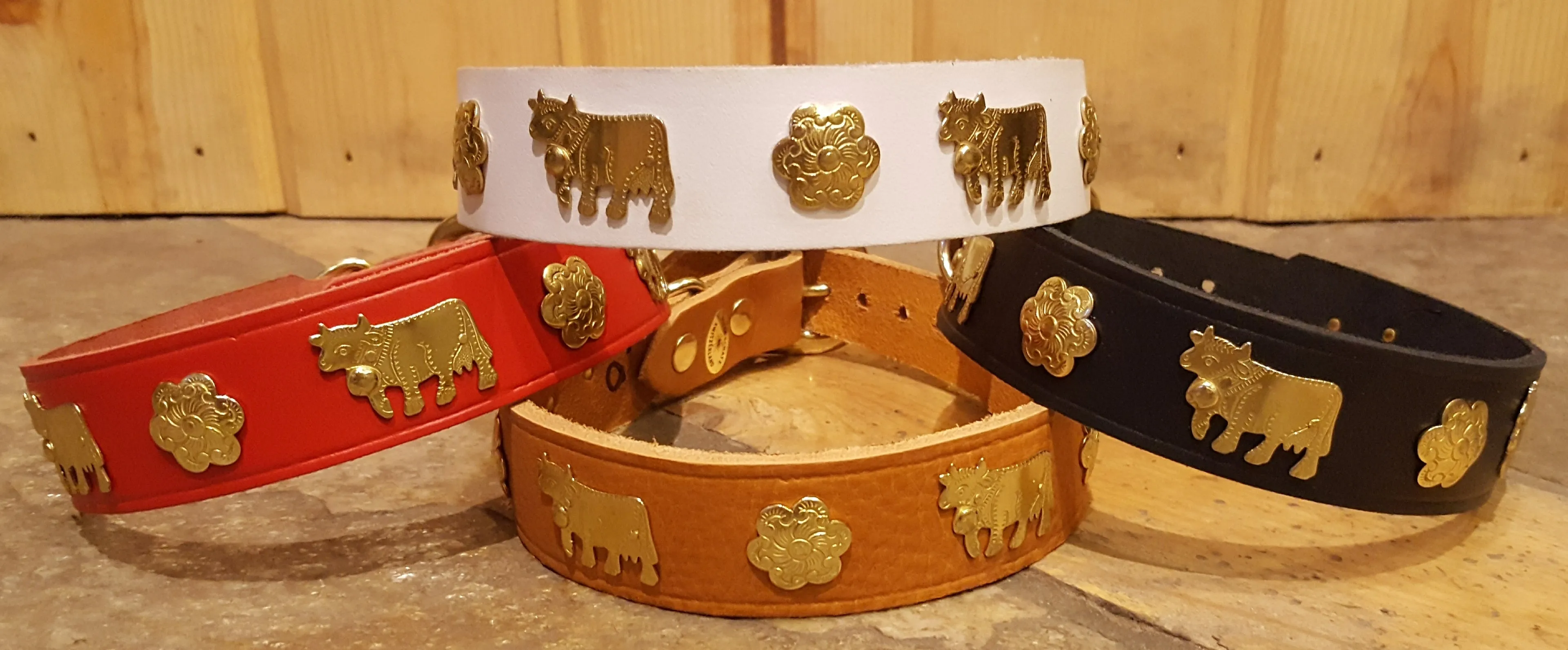 OVERSTOCK SALE! 1 1/4" Medium Traditional Swiss Dog Collar - 40cm